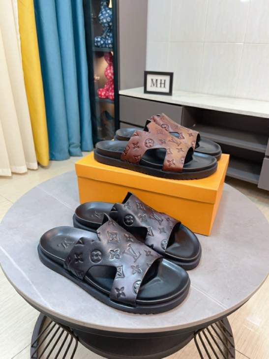 Picture of Louis Vuitton Slippers _SKULVsz38-44h09081538